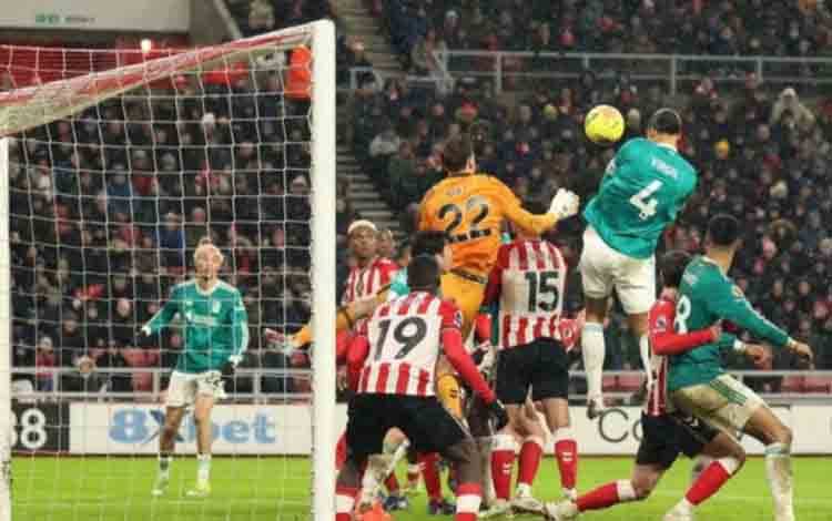 Virgil van Dijk Antar Liverpool Taklukkan Sunderland