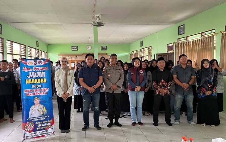 Satresnarkoba Polresta Palangka Raya Gelar Sosialisasi Bahaya Narkoba di SMA Muhammadiyah 2