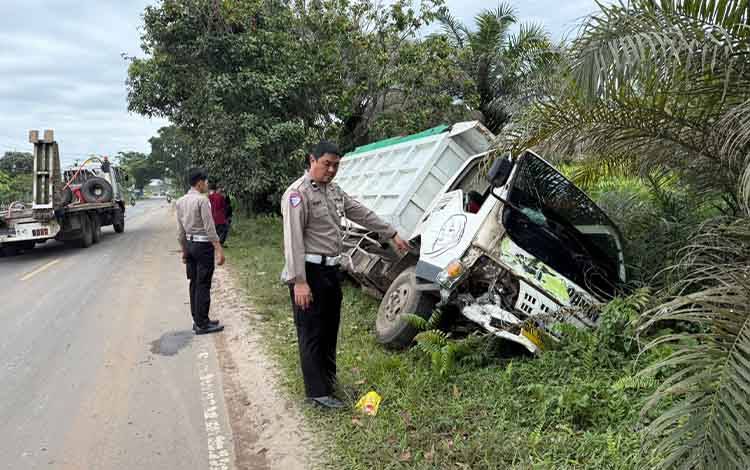 Tabrak Dump Truk, Pengendara Motor Tewas di Palangka Raya