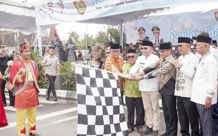 Wali Kota Palangka Raya Hadiri Pawai Tarhib Ramadhan 1447 H