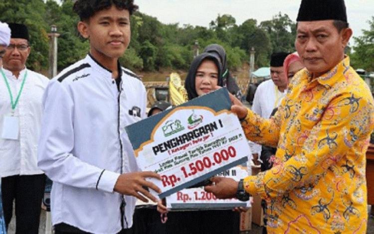 SMAN 1 Kuala Kurun dan Muslimah Gunung Mas Jadi Juara 1 Pawai Tarhib Ramadan