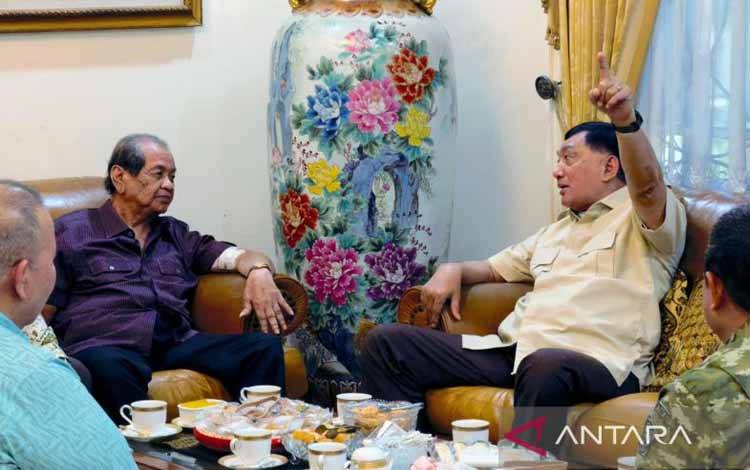 Menhan Kunjungi Mantan Panglima TNI Laksamana TNI Purn Widodo AS
