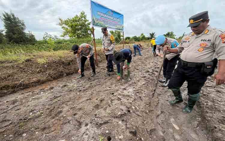 Polsek Pahandut Gelar Penanaman Jagung Serentak