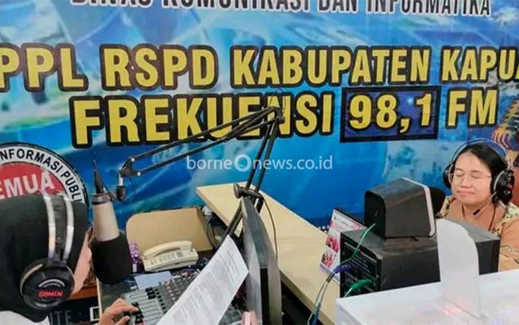 Pengenalan Pelayanan Geriatri di RSUD dr. H. Soemarno Sosroatmodjo Kuala Kapuas melalui Radio Siaran Pemerintah Daerah (RSPD) Kabupaten Kapuas 98,1 FM, Jumat, 13 Februari 2026. (FOTO: RSUD Kapuas)
