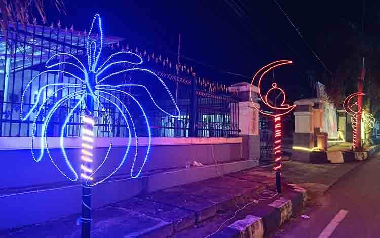 Ornamen Lampu Ramadan Hiasi Jalan Protokol Tamiang Layang