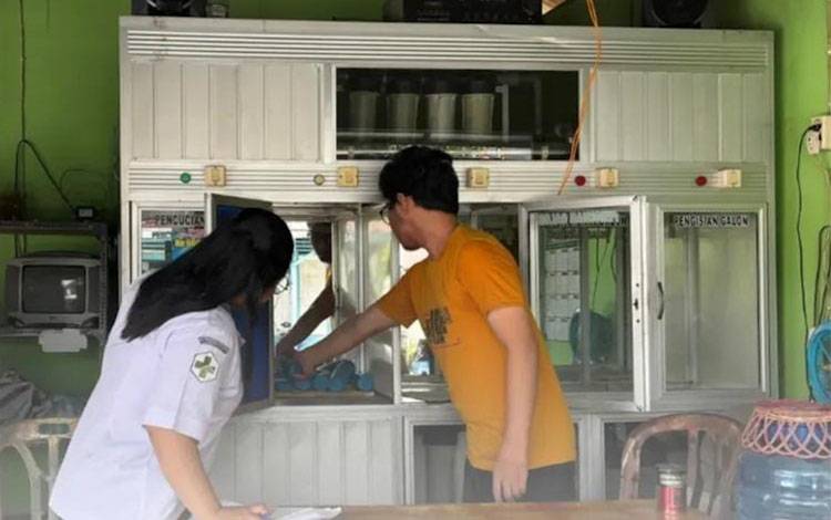 Puskesmas Bukit Hindu Inspeksi Depo Air Minum Isi Ulang
