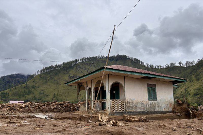 Kondisi surau Miftahul Jannah di kampung Toweren Uken, Kecamatan Lut Tawar, Kabupaten Aceh Tengah, Aceh, Selasa (17/02/2026). (ANTARA/FAJAR SATRIYO)
