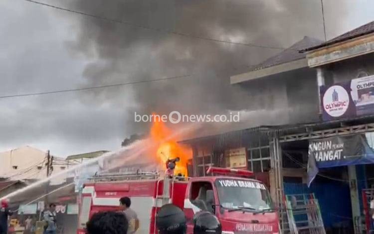 Kebakaran di Makmur Jaya Satui, Bengkel dan Warung Dilaporkan Terbakar