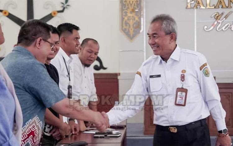 Sekda Kota Palangka Raya, Arbert Tombak saat Market sounding E-Katalog. (FOTO: HUMAS)
