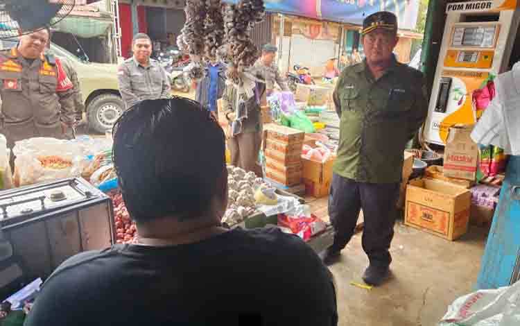 Bupati Katingan Pantau Harga dan Stok Pangan di Pasar Tumbang Samba