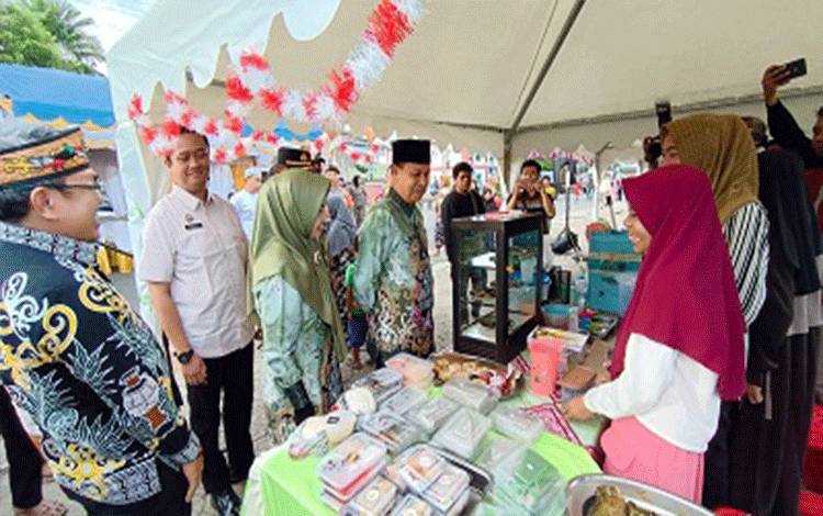 Wakil Bupati Seruyan Buka Pasar Kue Ramadan di Kuala Pembuang