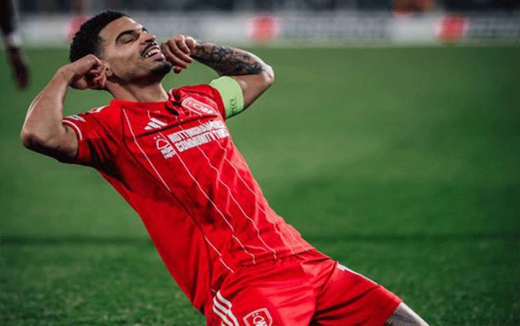 Nottingham Forest Gulung Fenerbahce 3-0 di Istanbul