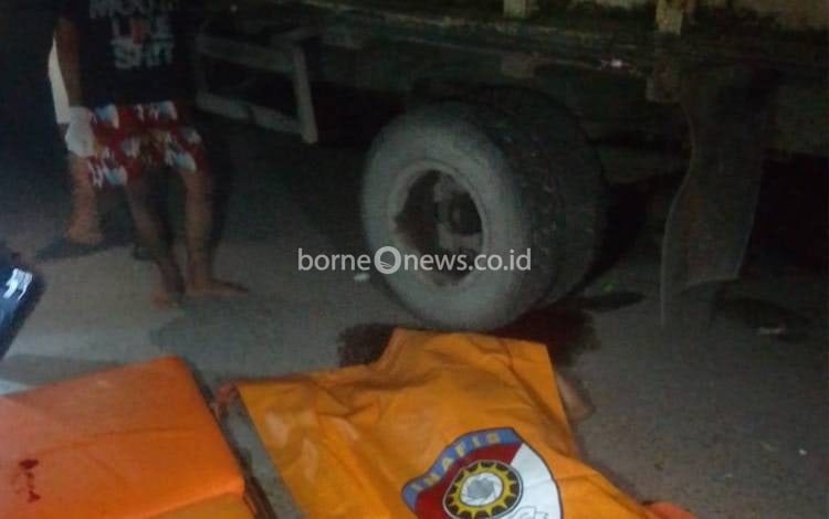 Diduga Tabrak Truk Diam, Pemotor Meninggal Dunia di Jalan Tatah Bangkal