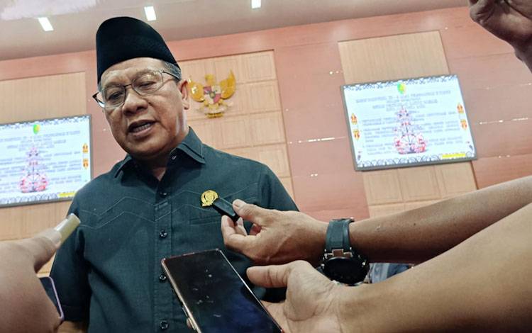 Ketua DPRD Tekankan 35 Pejabat Baru Pemko Palangka Raya Harus Dorong Kinerja dan Perubahan