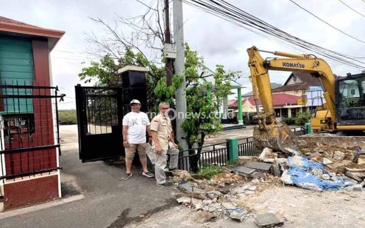 Pemkab Barito Utara Mulai Pembongkaran Awal Pelebaran Jalan Yetro Sinseng