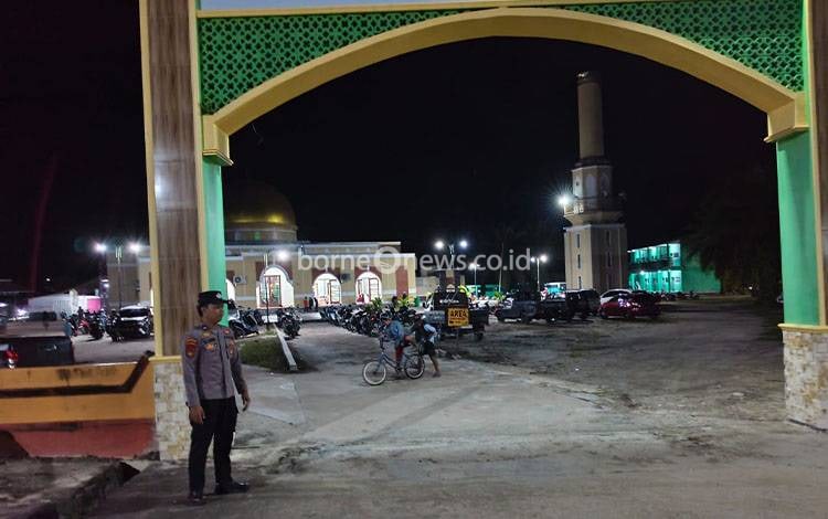 Polres Seruyan Amankan Salat Tarawih di Sejumlah Masjid