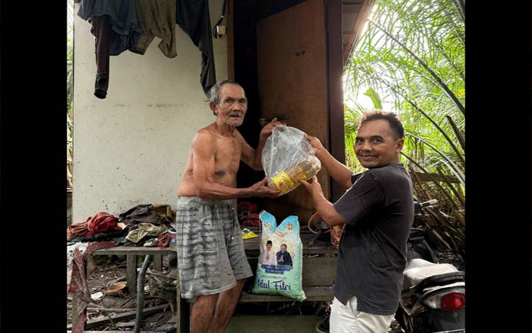 H Abdul Rasyid AS Salurkan 1.500 Bantuan Zakat untuk Warga Kelurahan Sidorejo