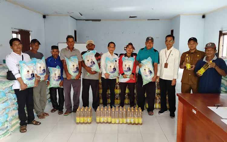 3.250 Sak Beras dan 6.500 Pcs Minyak Goreng Zakat Keluarga H. Abdul Rasyid AS-Hj. Nuriyah Disalurkan di Seruyan