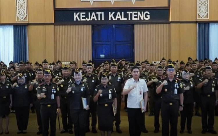 Kejati Kalteng Tegaskan Komitmen Layanan Prima Lewat Penghargaan untuk Pegawai Terbaik