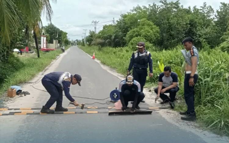 Dishub Palangka Raya Pasang Speed Bump di Jalan Candra Buana