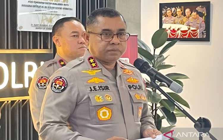 Kadiv Humas Polri Irjen Pol. Johnny Eddizon Isir memberikan keterangan pers di Gedung Divisi Humas Polri, Jakarta, Rabu (25/2/2026). ANTARA/Aria Cindyara