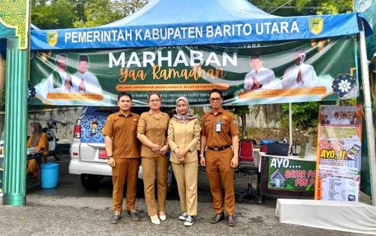BPPD Barito Utara membuka membuka pos layanan pembayaran PBB-P2 pada kawasan Pasar Wadai Ramadhan di Jalan Imam Bonjol Muara Teweh. ANTARA/HO-BPPD Barito Utara