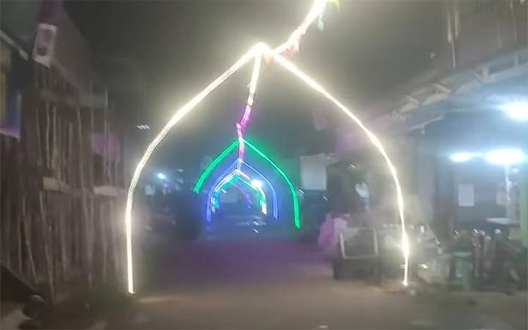 Sambut Ramadan, Warga Gang Firdaus Kuala Kapuas Hiasi Lingkungan dengan Lampu Bernuansa Masjid