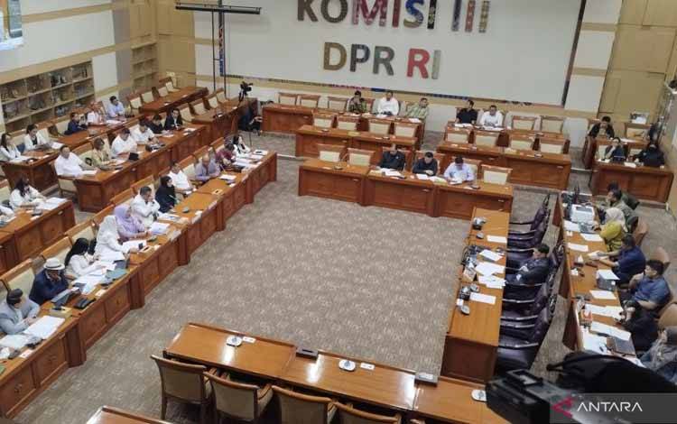 Anggota DPR Nilai Jaksa Abaikan Beberapa hal dalam Tuntutan Mati ABK