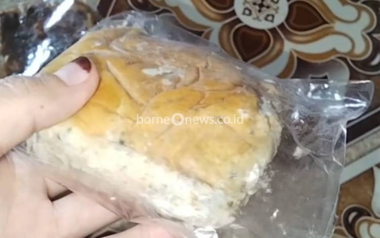 Roti Berjamur Program MBG Diduga Dibagikan ke Siswa SD di Kuala Kapuas, Wali Murid Protes Keras