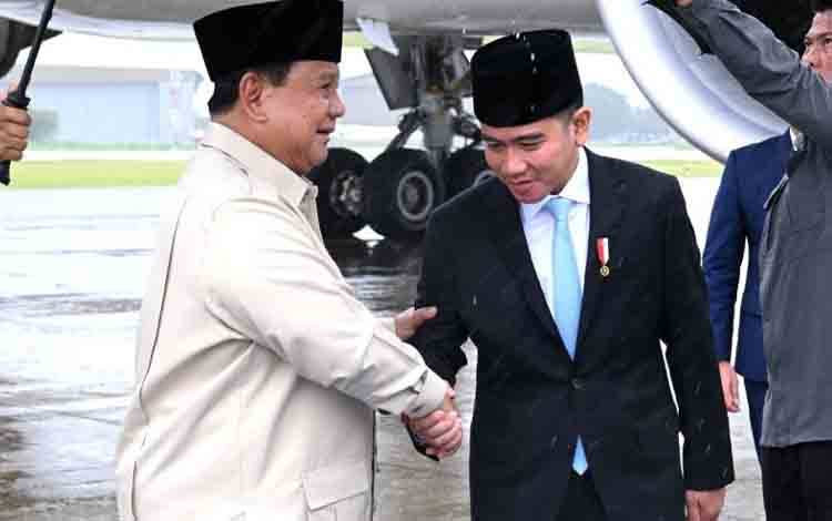 Gibran Sambut Kedatangan Prabowo Usai Kunjungan ke Sejumlah Negara