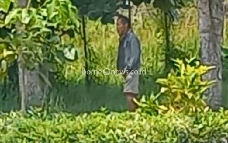Pria Diduga ODGJ Resahkan Pengguna Jalan di Tambun Bungai Kuala Kapuas, Lempari Pengendara dengan Batu