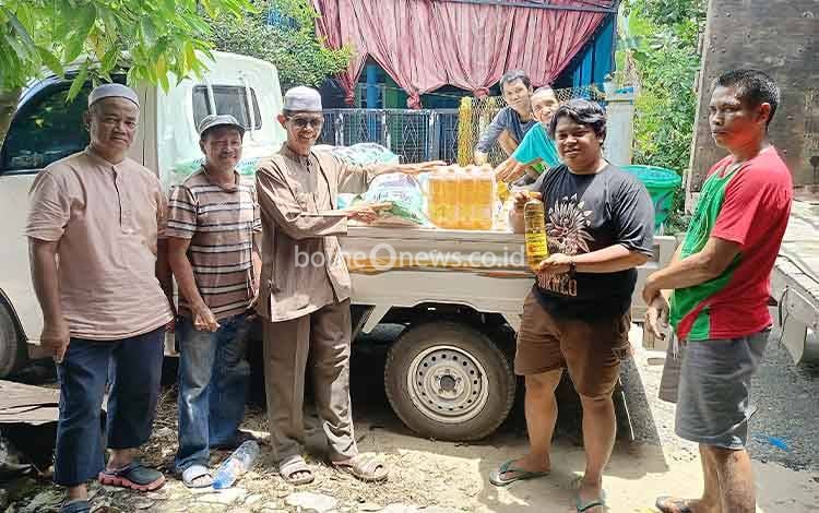 Baznas Barito Timur Salurkan 6 Ton Beras dan 1.200 Liter Minyak Goreng Zakat H Abdul Rasyid AS