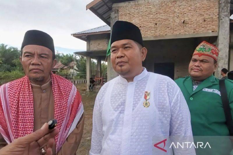 Legislator Kotim Marudin (baju putih). ANTARA/Norjani