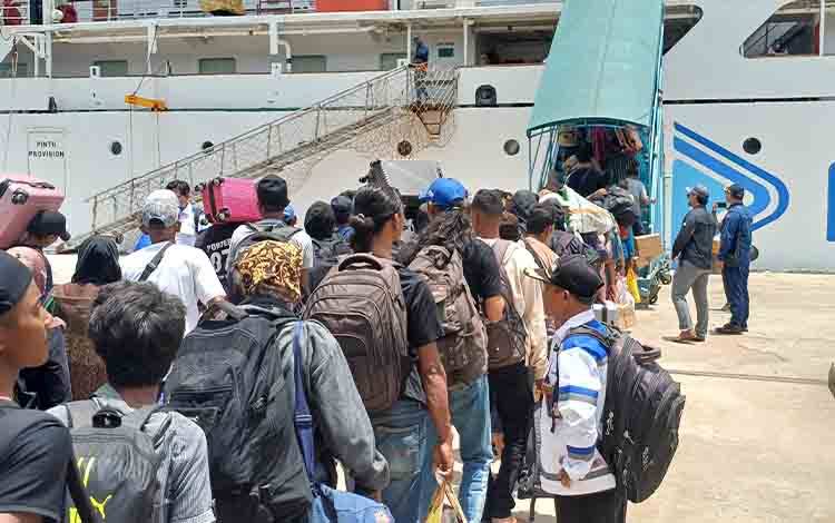 Lonjakan Penumpang Mulai Terjadi, Jadwal Kapal Pelni di Sampit Nyaris Penuh Jelang Mudik