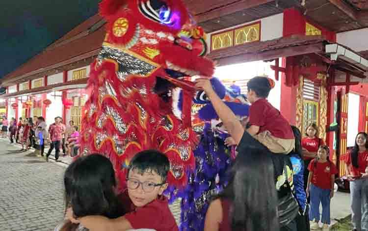 Barongsai Cap Go Meh di Sampit Disambut Antusias Lintas Agama