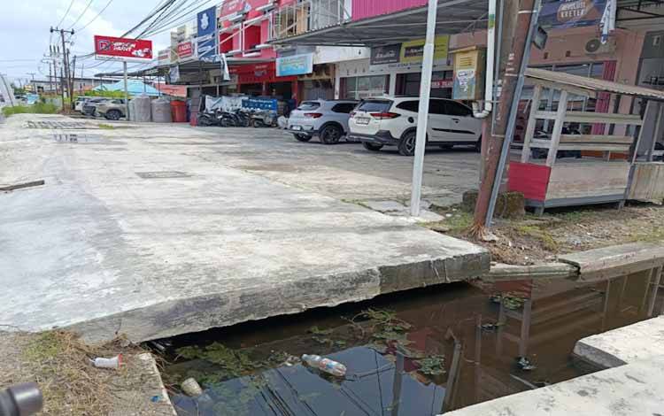 DPRD Soroti Drainase Jalan Temanggung Tilung, Minta Segera Dibetonisasi dan Dinormalisasi