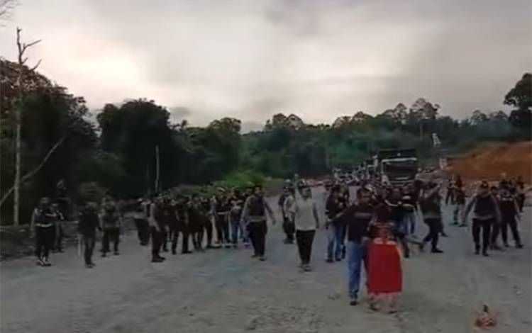 3 Polisi Luka, 2 Massa Terkena Tembakan dalam Aksi Aliansi Masyarakat Adat di Barunang Kapuas Tengah