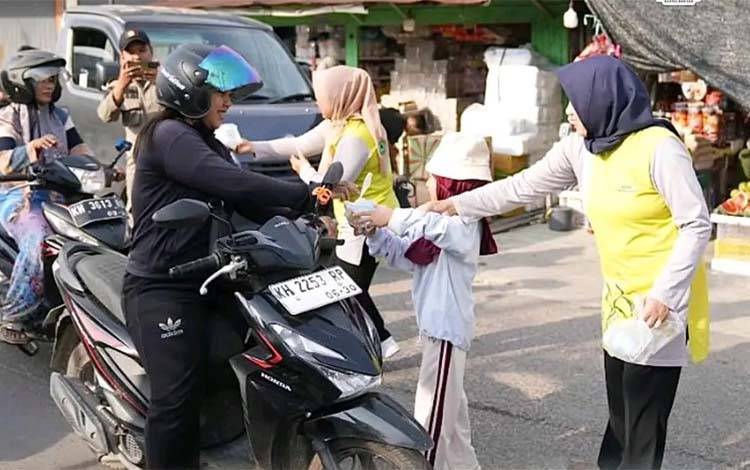 GOW Lamandau Berbagi Takjil Semarakkan Ramadan 1447 H
