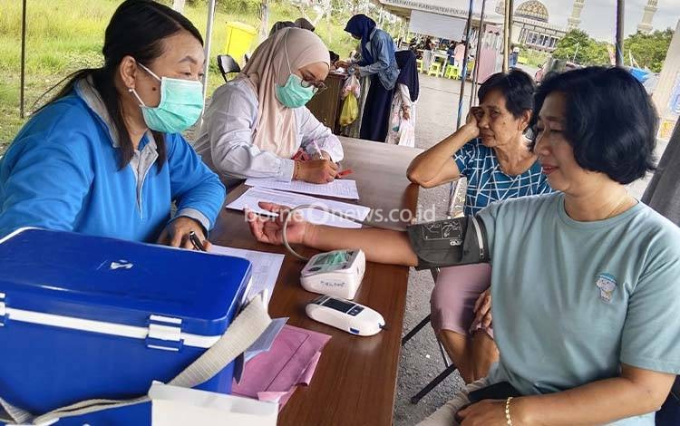 Cek Kesehatan Gratis di Pasar Ramadan Masjid Agung Ar-Raudha Pulang Pisau Diserbu Warga