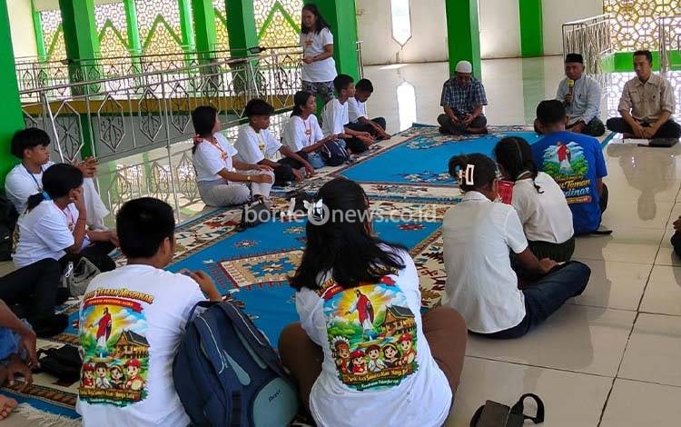 Anak Misdinar Katolik Kunjungi Masjid Baiturrahman Nanga Bulik Kenali Ajaran Islam dan Keberagaman