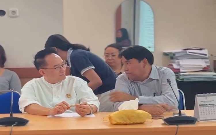Anggota DPRD Palangka Raya Hap Baperdu (baju putih) saat Banmus (Foto:MARINI)