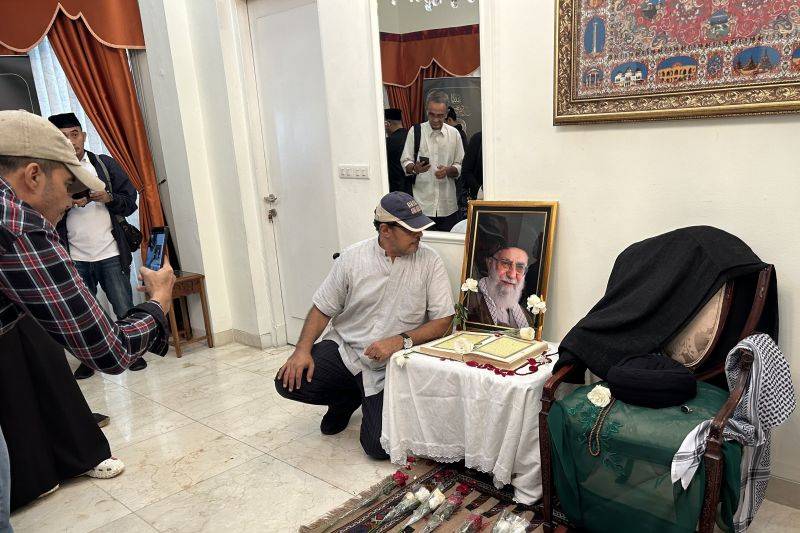Ratusan Warga Datangi Kedubes Iran di Jakarta, Doakan Ali Khamenei yang Gugur dalam Serangan