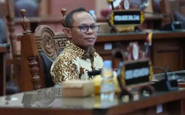 Masyarakat Manfaatkan Air Bersih PDAM di Tengah Kemarau