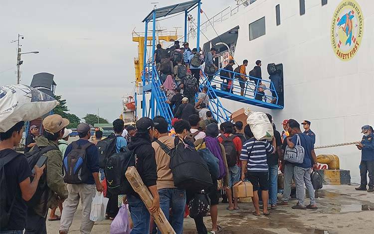 KM Dharma Rucitra VI Angkut 349 Penumpang dari Pelabuhan Sampit Tujuan Semarang, Berikut Jadwal Kapal Mudik DLU