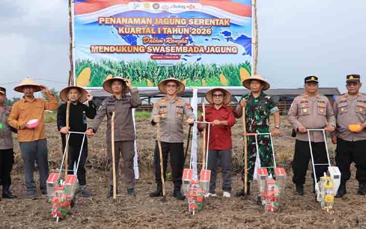 Polres Seruyan bersama Pemkab Tanam Jagung Serentak Dukung Ketahanan Pangan Nasional