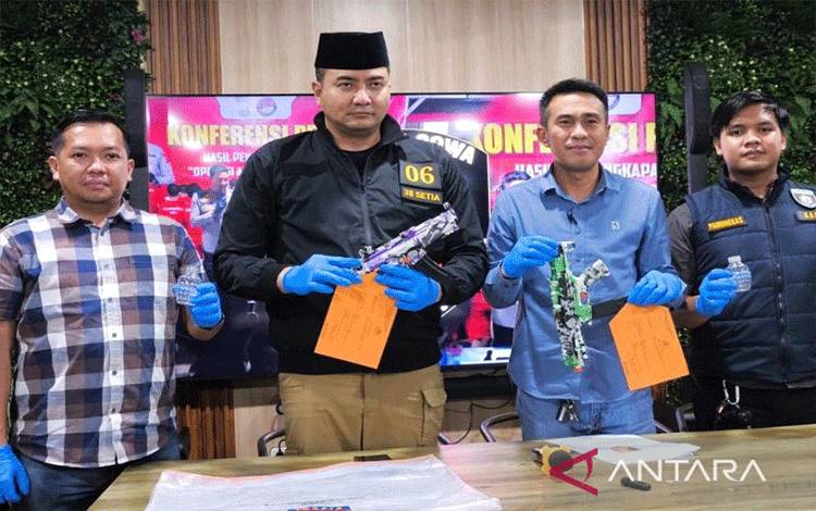 Dua Pelaku Penganiayaan Pakai Senjata Mainan Ditahan Polisi