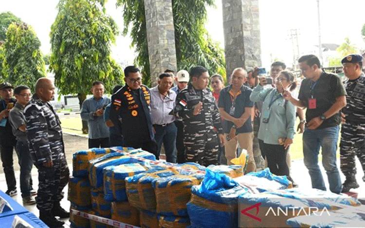TNI AL Amankan 1,4 Ton Sianida Ilegal dari Filipina