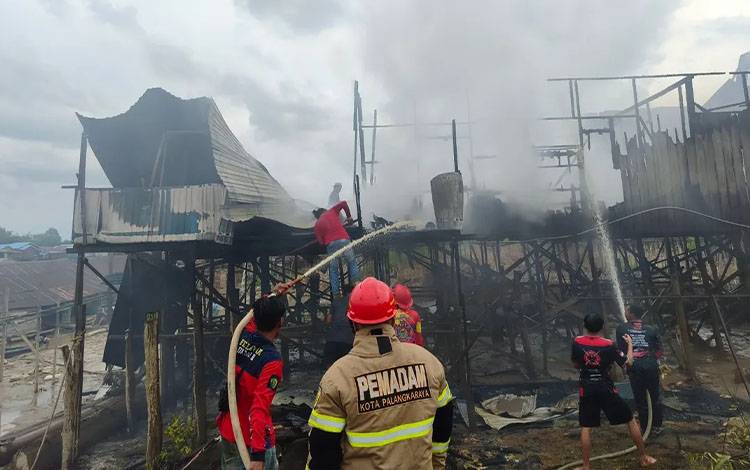 Rumah di Pahandut Seberang Ludes Terbakar