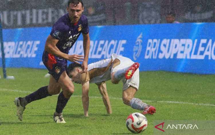 Pelatih Persik Sebut Ezra Walian Pantas Dapat Panggilan ke Timnas