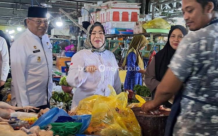 Bupati dan Wabup Kobar Monitoring Stok Sembako di Pasar, Stok Aman